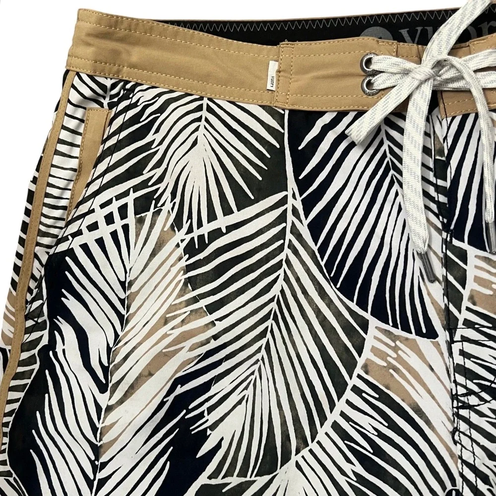 Vuori Cruise Board Shorts Palm Leaf Print Tan Trim Drawstring Pockets Men's S 32